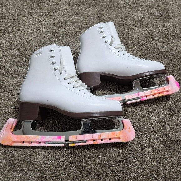 GAM Figure Skates 7.5 C w/ 10¼" Blades + Guardog Covers – White - Picture 4 of 16